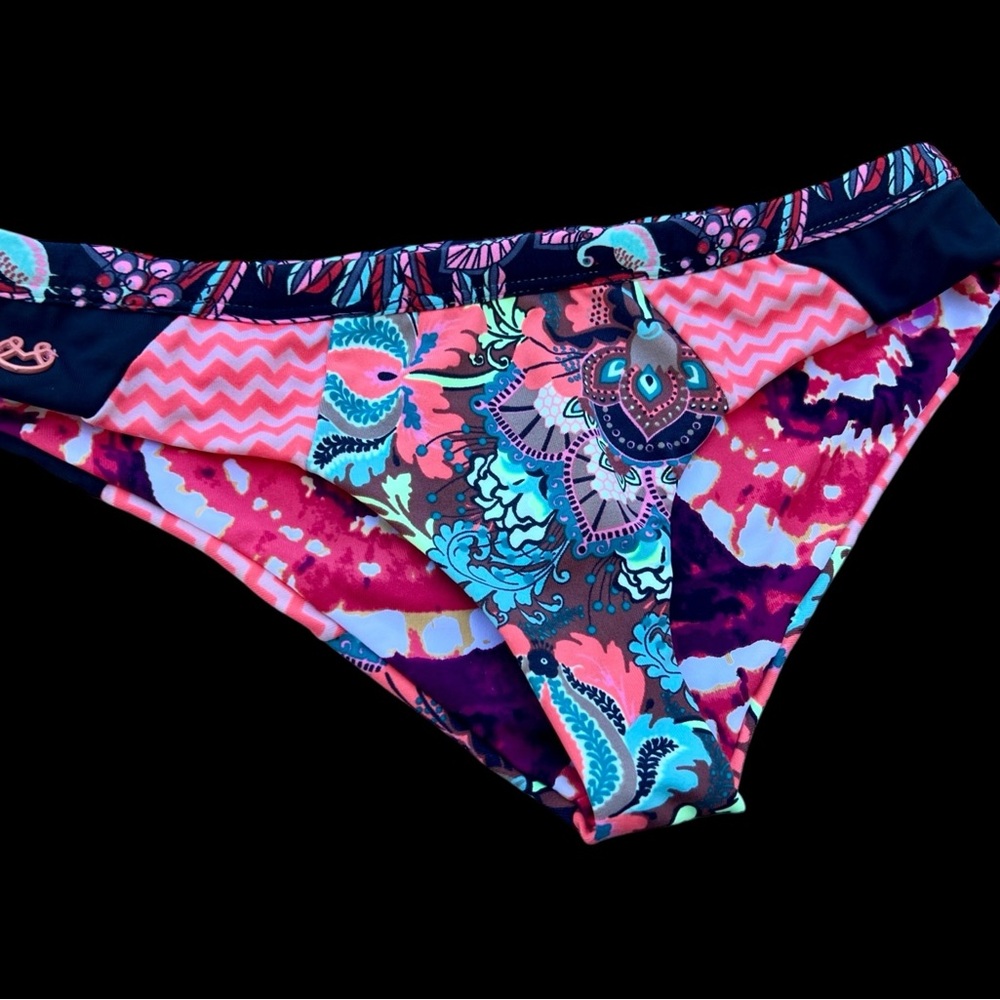 Colorful Patterned Bikini Set - Picture 4 of 5